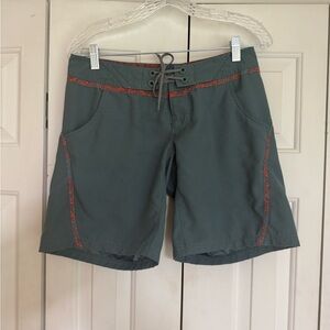 Columbia Womens PFG Shorts Size 6 Green Orange Omni-Shade UPF 40 Hiking Fishing
